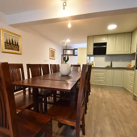 Apartamento In Near Diocletian's Palace Split